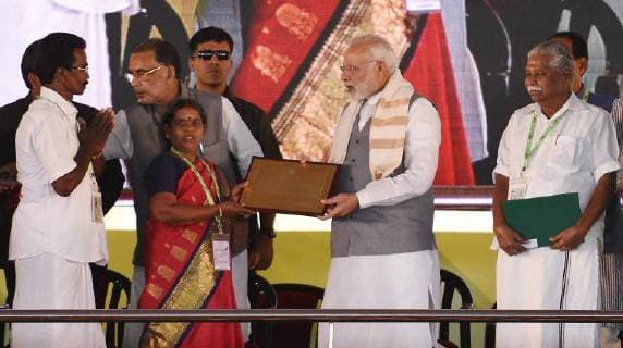 NEW DELHI, INDIA - MARCH 17: Prime Minister Narendra Modi presents Krishi Karman Award to a women farmer Thirumathi R. Rasrthi from Tamil Nadu during the Krishi Unnati Mela 2018, at Pusa, on March 17, 2018 in New Delhi, India. Prime Minister Narendra Modi on Saturday said confusion is being spread about the budget decision to fix MSP for crops, at least 1.5 times the production cost, and assured farmers that all major costs incurred will be included while declaring the support price. (Photo by Raj K Raj Hindustan Times ) Prime Minister Narendra Modi Addresses Krishi Unnati Mela 2018