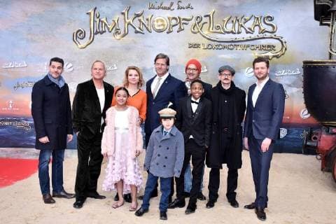 Bilder des Tages Rick Kavanian, Uwe Ochsenknecht, Leighanne Esperanzate, Annette Frier, Henning Baum, Eden Gough, Solomon Gordon, Christoph Maria Herbst, Milan Peschel und Regisseur Dennis Gansel bei der Jim Knopf und Lukas der Lokomotivführer Film Premiere am 18.03.2018 in Berlin Jim Knopf und Lukas der Lokomotivfuehrer Filmpreniere in Berlin *** Rick Kavanian Uwe Ochsenknecht Leighanne Esperanzate Annette Frier Henning Baum Eden Gough Solomon Gordon Christoph Maria Fall Milan Peschel and director Dennis Gansel at Jim Knopf and Lukas the locomotive driver Film premiere on 18 03 2018 in Berlin Jim Knopf and Lukas the locomotive leader Filmpreniere in Berlin 