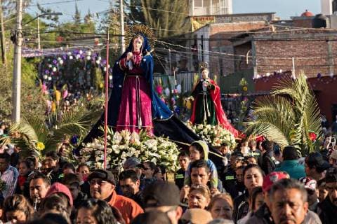 March 18, 2018 - San Miguel De Allende, Guanajuato, Mexico - Roman Catholic faithful carry a statue of the Virgin Mary during the Our Lord of the Column procession marking the start of Holy Week March 18, 2018 in San Miguel de Allende, Mexico. Holy week lasts two weeks in the festival central Mexican town. San Miguel De Allende Mexico - ZUMAe02_ 20180318_zaf_e02_001 Copyright: xRichardxEllisx