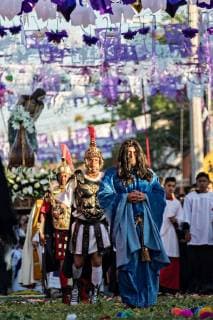 March 18, 2018 - San Miguel De Allende, Guanajuato, Mexico - Dressed as Jesus and escorted by Roman Centurions Catholic faithful walk across carpets of flowers during the Our Lord of the Column procession marking the start of Holy Week March 18, 2018 in San Miguel de Allende, Mexico. Holy week lasts two weeks in the festival central Mexican town. San Miguel De Allende Mexico - ZUMAe02_ 20180318_zaf_e02_013 Copyright: xRichardxEllisx