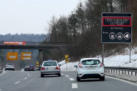 Themen der Woche Bilder des Tages 19.03.2018, Stuttgart,DEU, Feinstaubhinweisschilder im Stadtgebiet Stuttgart. *** 19 03 2018 Stuttgart DEU Fine dust information signs in the city of Stuttgart