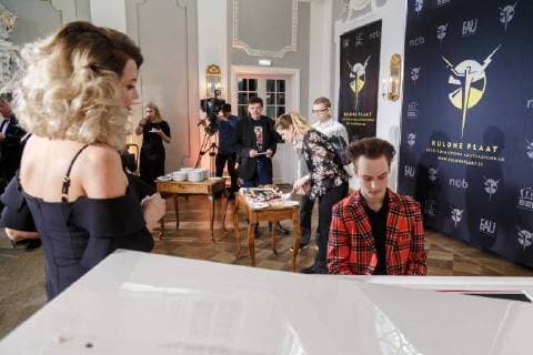20.03.2018, Tallinn Kadrioru lossis toimus auhinnatseremoonia Kuldne Plaat 2018, kus tunnustati Eesti edukamaid muusikailma tegijaid. The Estonian Music Awards are the annual Estonian pop music awards. The awards began in 1998, when the Estonian Association of the Phonogram Producers first awarded the Golden Record (Estonian: Kuldne Plaat) to the most successful artists. Foto: Konstantin Sednev Eesti Meedia Tallinn Harjumaa Estonia  Copyright: xKonstantinxSednevx