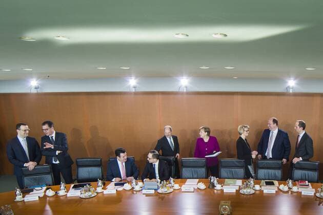 (l-r) Bundesgesundheitsminister Jens Spahn, CDU, Bundesentwicklungsminister Gerd Mueller, CSU, Bundesarbeitsminister Hubertus Heil, SPD, Bundesaussenminister Heiko Maas, SPD, Bundesfinanzminister Olaf Scholz, SPD, Bundeskanzlerin Angela Merkel, CDU, Bundesbildungsministerin Anja Karliczek, CDU, Helge Braun, Chef des Bundeskanzleramts und Staatsminister Hendrik Hoppenstedt, Koordinator der Bundesregierung fuer Buerokratieabbau und bessere Rechtsetzung sowie Koordinator fuer die Bund-Laender-Beziehungen, aufgenommen im Rahmen der Sitzung vom Kabinett in Berlin, 21.03.2018. Berlin Deutschland *** lr Federal Minister of Health Jens Spahn CDU German Development Minister Gerd Mueller CSU Federal Labor Minister Hubertus Heil SPD Federal Foreign Minister Heiko Maas SPD Federal Finance Minister Olaf Scholz SPD Chancellor Angela Merkel CDU Federa Copyright: xFlorianxGaertner photothek.netx