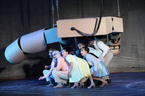 Themen der Woche Bilder des Tages Florian Anderer, Bastian Reiber, Ruth Rosenfeld, Carol Schuler, v.l., und Ensemble während der Fotoprobe zu Null in der Schaubühne am Lehniner Platz in Berlin. Uraufführung ist am 24. März 2018. Stück, Regie und Bühne Herbert Fritsch. Kostüme Bettina Helmi. Schaubühne Null *** Florian Others Bastian Reiber Ruth Rosenfeld Carol Schuler and Ensemble during the photo rehearsal to Zero in the Schaubühne am Lehniner Platz in Berlin First performance on 24 March 2018 Director and stage Herbert Fritsch Costumes Bettina Helmi Schaubühne Null