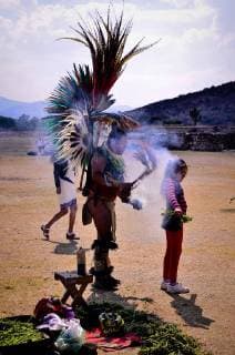 March 21, 2018 - March 21, 2018 Tula de Allende, Hidalgo. In the archaeological zone of TULA, located in Tula de Allende, in the state of Hidalgo, some people gathered to receive as each year the entrance of spring or Spring Equinox. Dressed in white and with arms to the sky receive solar energy. The main area where visitors gather is in the upper part of the Temple of Tlahuizcalpantecutli or also called Morning Star , next to the Tula atlantes, which are four anthropomorphic figures that represent the God Quetzalcoatl. Some people take time to receive a spiritual cleansing . PHOTO: OMAR LOPEZ - ZUMAl109 20180321_zap_l109_013 Copyright: xOmarxLopezx