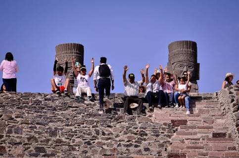 March 21, 2018 - March 21, 2018 Tula de Allende, Hidalgo. In the archaeological zone of TULA, located in Tula de Allende, in the state of Hidalgo, some people gathered to receive as each year the entrance of spring or Spring Equinox. Dressed in white and with arms to the sky receive solar energy. The main area where visitors gather is in the upper part of the Temple of Tlahuizcalpantecutli or also called Morning Star , next to the Tula atlantes, which are four anthropomorphic figures that represent the God Quetzalcoatl. PHOTO: OMAR LOPEZ - ZUMAl109 20180321_zap_l109_022 Copyright: xOmarxLopezx