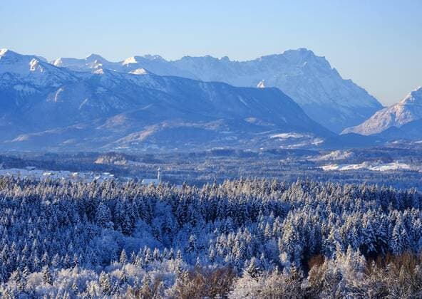 Königsdorf and Zugspitze View from Peretshofener Höhe near Dietramszell Tölzer Land Alpine foreland Upper Bavaria Bavaria Germany Europe Copyright: imageBROKER/MartinxSiepmann ibxman04648645.jpg
