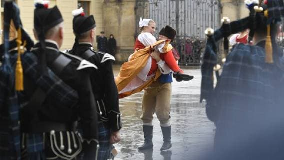 Changing of Prague Castle guards, accompanied by Scottish military bagpipe players within British Days in Prague Castle, Czech Republic, March 23, 2018. (CTKxPhoto MichalxKamaryt) CTKPhotoP201803230740901  kmt 6