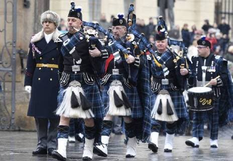 Changing of Prague Castle guards, accompanied by Scottish military bagpipe players within British Days in Prague Castle, Czech Republic, March 23, 2018. (CTKxPhoto MichalxKamaryt) CTKPhotoP201803230764201  kmt 8