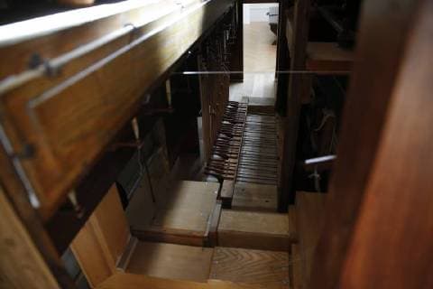 A pipe organ from 1830 by Thomas Appleton is on display at a press preview for The Art of Music: The New Musical Instruments Galleries at Metropolitan Museum of Art on March 23, 2018 in New York City. The Art of Music: presents four thousand years of musical instruments from across the globe.  NYP20180323155 JOHNxANGELILLO