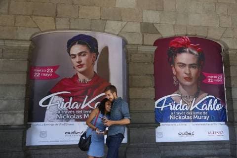 Two poeple visit the exhibition Frida Kahlo: Through the lens of Nickolas Muray at the Galerias del Palacio in Puebla, Mexico, 23 March 2018. The exhibition features 41 photographs in color and in black and white of the Mexican artists taken by her lover and confidant during the 30 s and 40 s. The intimacy of Frida Kahlo arrives in Mexico through the lens of Nickolas Muray !ACHTUNG: NUR REDAKTIONELLE NUTZUNG!  Copyright: xFranciscoxGuascox PUE03 20180323-636574411691629001