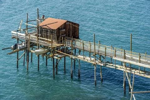 Trabucco traditional stilt building for fishing fishing gills Termoli Molise Italy Europe Copyright: imageBROKER/RaimundxKutter ibxrai04651235.jpg