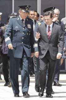 March 23, 2018 - CIUDAD DE MEXICO, Recognition Reconocimiento-Fuerzas Armadas.- El secretario de la Defensa Nacional, general Salvador Cienfuegos y el presidente de la Republica, Enrique Pena Nieto, durante la entrega de reconocimientos a elementos de las Fuerzas Armadas, este 23 de marzo 2018en la Secretaria de Marina. Foto: Agencia EL UNIVERSAL Luis Cortes MAR  - ZUMAu78_ 20180323_zaf_u78_040 Copyright: xLuisxCortesx