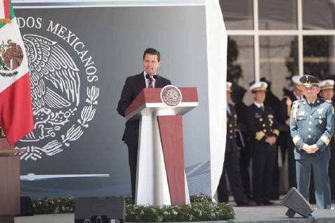 March 23, 2018 - CIUDAD DE MEXICO, Recognition Reconocimiento-Fuerzas Armadas.- El presidente de la Republica, Enrique Pena Nieto, preside este 23 de marzo 2018, la entrega de reconocimientos a elementos de las Fuerzas Armadas, en la Secretaria de Marina. Foto: Agencia EL UNIVERSAL Luis Cortes MAR  - ZUMAu78_ 20180323_zaf_u78_042 Copyright: xLuisxCortesx