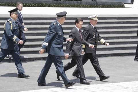 March 23, 2018 - CIUDAD DE MEXICO, Recognition Reconocimiento-Fuerzas Armadas.- El secretario de la Defensa Nacional, general Salvador Cienfuegos y el presidente de la Republica, Enrique Pena Nieto, durante la entrega de reconocimientos a elementos de las Fuerzas Armadas, este 23 de marzo 2018 en la Secretaria de Marina. Foto: Agencia EL UNIVERSAL Luis Cortes MAR  - ZUMAu78_ 20180323_zaf_u78_117 Copyright: xLuisxCortesx