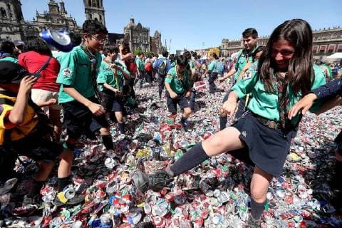 March 24, 2018 - CIUDAD DE MEXICO, RecyclingReciclaje-Latas.- Aspectos del evento La flor de lis mas grande del mundo , este 24 de marzo 2018, en donde jovenes scouts lograron reunir un millon de latas recicladas para formar en la explanada del Zocalo una flor de 70 metros. Foto: Agencia EL UNIVERSALAriel OjedaMAR  - ZUMAu78_ 20180324_zaf_u78_071 Copyright: xElxUniversalx