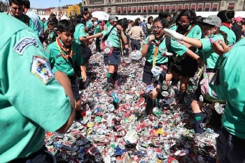 March 24, 2018 - CIUDAD DE MEXICO, RecyclingReciclaje-Latas.- Aspectos del evento La flor de lis mas grande del mundo , este 24 de marzo 2018, en donde jovenes scouts lograron reunir un millon de latas recicladas para formar en la explanada del Zocalo una flor de 70 metros. Foto: Agencia EL UNIVERSALAriel OjedaMAR  - ZUMAu78_ 20180324_zaf_u78_072 Copyright: xElxUniversalx