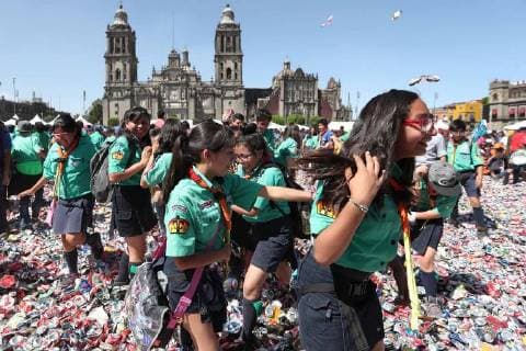 March 24, 2018 - CIUDAD DE MEXICO, RecyclingReciclaje-Latas.- Aspectos del evento La flor de lis mas grande del mundo , este 24 de marzo 2018, en donde jovenes scouts lograron reunir un millon de latas recicladas para formar en la explanada del Zocalo una flor de 70 metros. Foto: Agencia EL UNIVERSALAriel OjedaMAR  - ZUMAu78_ 20180324_zaf_u78_073 Copyright: xElxUniversalx