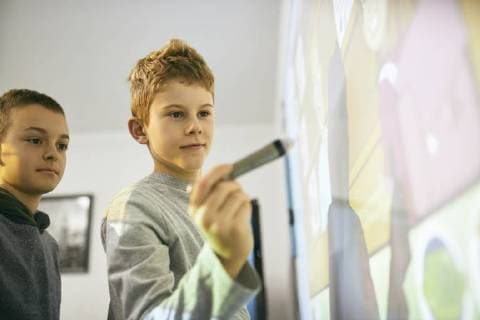 Students in class at interactive whiteboard model released Symbolfoto property released  ZEDF01194