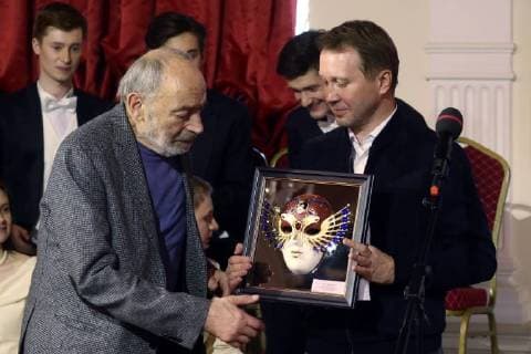 MOSCOW, RUSSIA â€“ MARCH 27, 2018: Actor Valentin Gaft (L front) receives a special 2018 Golden Mask award in the Outstanding contribution to the theatrical arts category from actor Yevgeny Mironov (R front), during a ceremony at the Bolshoi Theatre. Vyacheslav Prokofyev TASS  TS079924