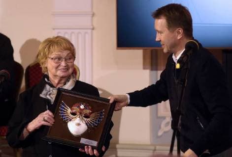 MOSCOW, RUSSIA â€“ MARCH 27, 2018: Actress Alla Pokrovskaya (L) of the Sovremennik Theatre receives a special 2018 Golden Mask award in the Outstanding contribution to the theatrical arts category from actor Yevgeny Mironov, during a ceremony at the Bolshoi Theatre. Vyacheslav Prokofyev TASS  TS07992A