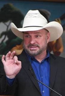 March 27, 2018 - Nashville, Tennessee, U.S. - 27 March 2018 - Nashville, Tennessee - Garth Brooks. 2018 Country Music Hall Of Fame Inductees Announcement at Country Music Hall of Fame and Museum. Photo Credit: Dara-Michelle Farr AdMedia Nashville U.S. - ZUMAa123 20180327_zaa_a123_020 Copyright: xDara-MichellexFarrAdmediax