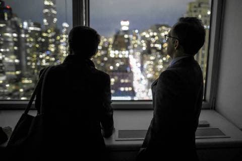 Themen der Woche Bundesaussenminister Heiko Maas, SPD, fliegt zu den Vereinten Nationen nach New York um an der offenen Debatte des Sicherheitsrates teilzunehmen. Hier bei einem Blick, aus dem Haus der Staendigen Vertretung der Bundesrepublik Deutschland bei den vereinten Nationen, auf die Skyline von New York. 27.03.2018 New York USA *** Federal Foreign Minister Heiko Maas SPD flies to the United Nations in New York to take part in the open debate of the Security Council Here at a glance from the House of the Federal Republic of Germany at the United Nations on the skyline of New York 27 03 2018 New York USA Copyright: xThomasxImo photothek.netx