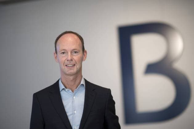 Thomas Rabe, Bertelsmann DEU, Deutschland, Germany, Berlin, 27.03.2018 Thomas Rabe, Vorstandsvorsitzender der Bertelsmann, auf der Jahrespressekonferenz 2018 in Berlin. Das Digitalgeschaeft boomt: Bertelsmann erzielt Rekordergebnis. Deutschlands groesster Medienkonzern bleibt mit einem operativen Rekordergebnis und Milliardengewinn 2017 weiter auf Wachstumskurs. Insgesamt steigerte der Konzern seinen Umsatz um 1,4% auf 17,2 Mrd Euro (Vorjahr: 17,0 Mrd Euro). Maßgebliche Treiber waren dabei die RTL Group, das Musikunternehmen BMG, das erstmals mehr als 500 Mio Euro umsetzte, die Dienstleistungstochter Arvato sowie die in der Bertelsmann Education Group gebuendelten Bildungsaktivitäten. > Thomas Rabe, CEO of German media group Bertelsmann, during the annual press results conference of the company Bertelsmann groups 2017 financial statemen