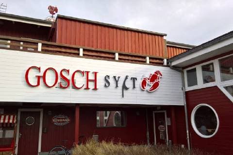 Gosch owner Juergen Gosch is a German innkeeper Fischhaendler and entrepreneur of the Gosch group of companies who operate fish restaurants partly on the island of Sylt and in numerous other cities in Germany. Some operate in a franchise system as well. Foto Gosch Fischrestaurant in List