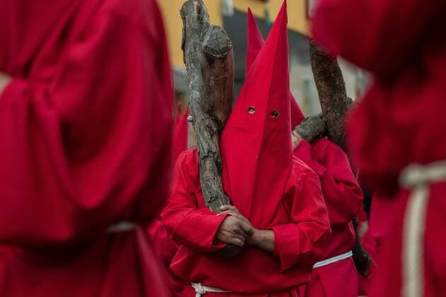 March 31, 2018 - QuereTaro, Queretaro, Mexico - Hooded penitents carry a heavy wooden crosses through the city streets during the Procession of Silence as part of Holy Week March 30, 2018 in Queretaro, Mexico. The penitents, known as Nazarenes, carry heavy crosses and drag chains in a four hour march to recreate the pain and suffering during the passion of Christ. QuereTaro Mexico - ZUMAe02_ 20180331_zaf_e02_007 Copyright: xRichardxEllisx