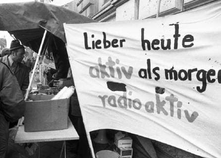 Kernkraftgegner demonstrieren 1977 DEU, Deutschland, Itzehoe: Mehr als 20.000 Gegner der Kernkraft demonstrierten in Itzehoe gegen ein AKW in Brokdorf am 19.02.1977. DEU, Germany, Itzehoe: More than 20,000 opponents of nuclear power demonstrated in Itzehoe against a nuclear power plant in Brokdorf on 19.02.1977 Schleswig-Holstein
