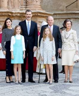 Themen der Woche Bilder des Tages 01-04-2018 Mallorca Queen Letizia and King Felipe with Princess Leonor and Princess Sofia and Queen Sofia and King Juan Carlos attend the mass to mark Eastern Sunday at Palma de Mallorca s cathedral, at Palma de Mallorca.  Copyright: xPPE NIEBOERx