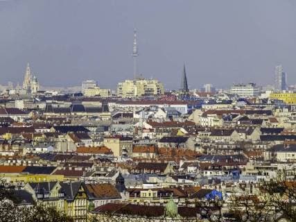 Kalendermotive: Dachlandschaften Wien, Schloss Schönbrunn, Gloriette, Ausblick, Österreich, 13. Bezirk, Schönbrunn *** Vienna Schönbrunn Palace Gloriette Lookout Austria 13 Schönbrunn District Copyright: xKTHx ALLAT928483