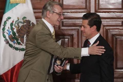 April 2, 2018 - EUM201804CUL07.JPG.CIUDAD DE MEXICO, Award Arts Premios Artes.- La tarde de este lunes 2 de abril de 2018, el presidente Enrique Pena Nieto, hace la entrega del Premio Nacional de Ciencias, Artes y Literatura 2017. En la imagen: el galardonado Alberto Ruy Sanchez, Premio Nacional de Artes y Literatura, en el campo de la lingüistica y literatura. Foto: Agencia EL UNIVERSAL Lucia Godinez RDB.  - ZUMAu78_ 20180402_zaf_u78_078 Copyright: xLucoÂAxGodinezx