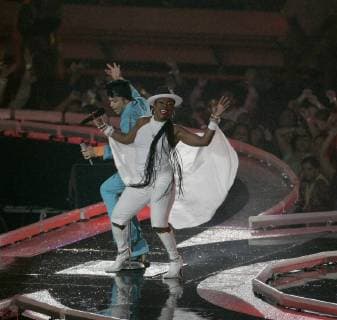 MIAMI, FL - FEBRUARY 4: Prince Rogers Nelson The artist known as Prince has died at 57 on April 21, 2016. Prince performs at Super Bowl XLI - Indianapolis Colts vs Chicago Bears on February 4, 2007 at Dolphin Stadium in Miami Gardens, Florida..People: Prince. Miami Gardens United States Of America - ZUMAs214 20070204_zba_s214_036 Copyright: xSMGx