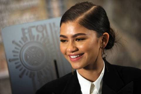 NEW YORK, NY - DECEMBER 09: Zendaya attends the cast of The Greatest Showman light the Empire State Building at The Empire State Building on December 9, 2017 in New York City...People: Zendaya. Manhattan United States Of America - ZUMAs214 20081231_zba_s214_727 Copyright: xSMGx