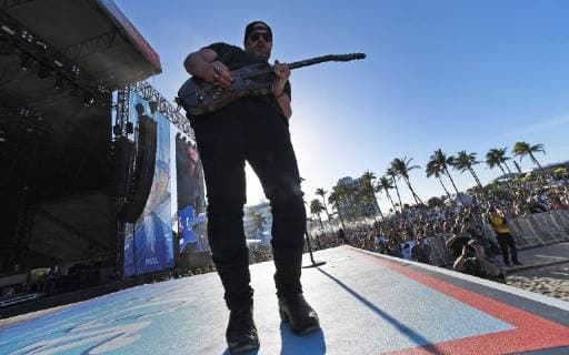 April 6, 2018 - Fort Lauderdale, FL, USA - Lee Brice preforms as the Tortuga Music Festival kicks off on Friday, April 6, 2018, in Fort Lauderdale, Fla. The three-day festival also works hand in hand with the Rock The Ocean Foundation to increase public awareness about the issues impacting the world s oceans. Fort Lauderdale USA - ZUMAm67_ 20180406_zaf_m67_114 Copyright: xJimxRassolx
