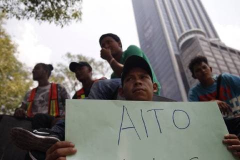 Members of the caravan Migrant Way of the Cross protest in front of the US Embassy in Mexico City, Mexico, 07 April 2018. The protestors from Oaxaca and Puebla demanded a change in the US immigration policy. Members of the migrant caravan protest at the Mexican capital !ACHTUNG: NUR REDAKTIONELLE NUTZUNG!  Copyright: xSashenkaxGutierrezx MEX02 20180407-636587384661233988