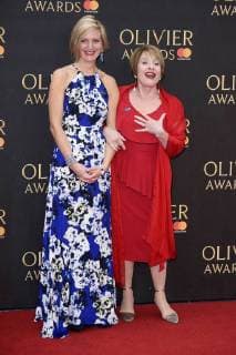 Marianne Elliott and Patti LuPone attending the Olivier Awards 2018 at the Royal Albert Hall London 08 04 2018 Marianne Elliott Patti LuPone  Foto:xS.xVasx xFuturexImage