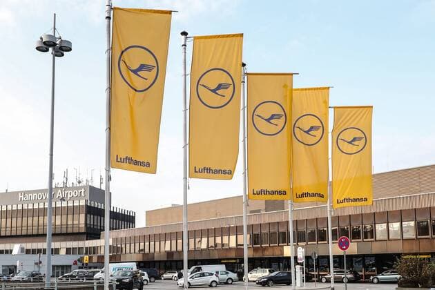 Hannover 10 04 2018 Langenhagen Airport Airport Warning strike at Verdi Lufthansa eliminates dozens of flights Logo