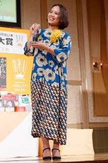 Mizuki Tsujimura author of The Solitary Castle in the Mirror wins the Nationwide Booksellers Award 2018 on April 10, 2018, Tokyo, Japan. The award is given to the best book out of ten titles chosen by bookstores staff around the nation.  (gxta_bookawrd012)