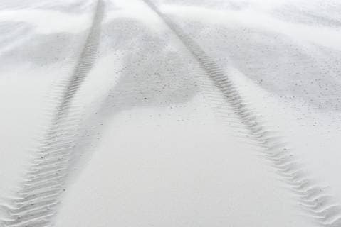 Tire track in the sand with wind blown Norderney East Frisian Islands North Sea Lower Saxony Germany Europe Copyright: imageBROKER/Frederik ibxrba04665723.jpg