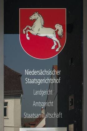 Niedersächsischer Staatsgerichtshof Landgericht Amtsgericht Staatsanwaltschaft in Bückeburg Schaumburger Land - gesehen am 10.04.2018 *** Lower Saxony State Court district court district court prosecutor in Bückeburg Schaumburger Land seen on 10 04 2018