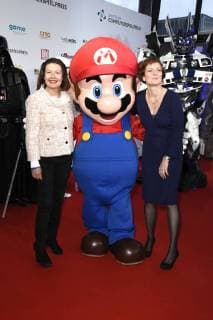 Carolin Kerschbaumer with accompaniment at the presentation of the German Computer Game Prize 2018 in the Kesselhaus Munich 10 04 2018 Foto:xP.xSchönbergerx xFuturexImage