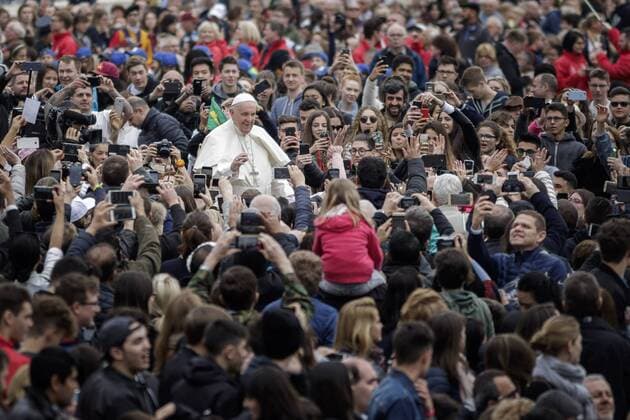 Bilder des Tages Vatican: Pope Francis Weekly General Audience Pope Francis leads his Weekly General Audience in St. Peter s Square. Vatican City Vatican Saint Peter s Square  GiuseppexCiccia