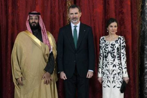 Entertainment Bilder der Woche LOS REYES OFRECEN UN ALMUERZO EN HONOR DE SU ALTEZA REAL MOHAMMED BIN SALMAN BIN ABDULAZIZ AL SAUD, PRINCIPE HEREDERO DEL REINO DE ARABIA SAUDI LETIZIA ORTIZ ROCASOLANO;FELIPE DE BORBON Y GRECIA;mohammed bin salman bin abdulaziz al saud; 12 04 2018 The Kings of Spain, Felipe VI and Letizia, offer a lunch to Crown Prince of Saudi Arabia Mohammed Bin Salman Bin Abdulaziz Al Saud, in the Royal Palace of Madrid Cordonpress EP888  EuropaxPress Los Reyes ofrecen un almuerzo en honor de Su Alteza Real Mohamme