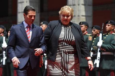 April 12, 2018 - Mexico City, Mexico - Mexican President Enrique Pena Nieto (R) and Norwegian prime Minister Erna Solberg, talk during her welcome ceremony at the National Palace in Mexico City on April 12, 2018. Mexico City Mexico  - ZUMAn230 20180412_zaa_n230_841 Copyright: xCarlosxTischlerx