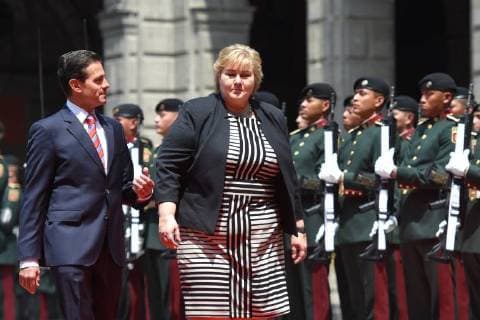 April 12, 2018 - Mexico City, Mexico - Mexican President Enrique Pena Nieto (R) and Norwegian prime Minister Erna Solberg, talk during her welcome ceremony at the National Palace in Mexico City on April 12, 2018. Mexico City Mexico  - ZUMAn230 20180412_zaa_n230_844 Copyright: xCarlosxTischlerx