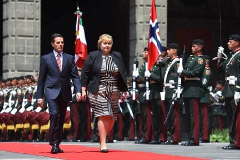 April 12, 2018 - Mexico City, Mexico - Mexican President Enrique Pena Nieto (R) and Norwegian prime Minister Erna Solberg, talk during her welcome ceremony at the National Palace in Mexico City on April 12, 2018. Mexico City Mexico  - ZUMAn230 20180412_zaa_n230_846 Copyright: xCarlosxTischlerx