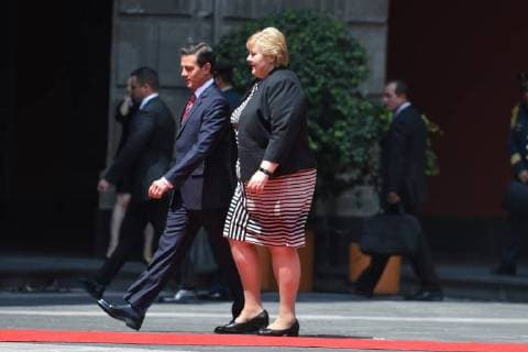 April 12, 2018 - Mexico City, Mexico - Mexican President Enrique Pena Nieto (R) and Norwegian prime Minister Erna Solberg, talk during her welcome ceremony at the National Palace in Mexico City on April 12, 2018. Mexico City Mexico  - ZUMAn230 20180412_zaa_n230_855 Copyright: xCarlosxTischlerx